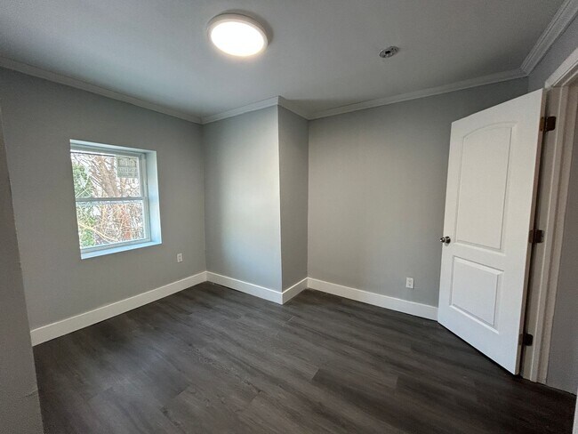 Building Photo - 1325 S 21st St