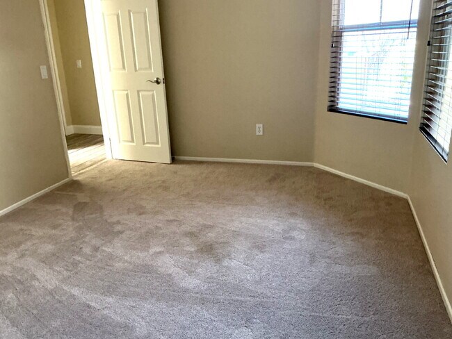 Building Photo - Beautiful 5 Bedroom Home in Desirable Stoney Mountain Ranch – Now Available!