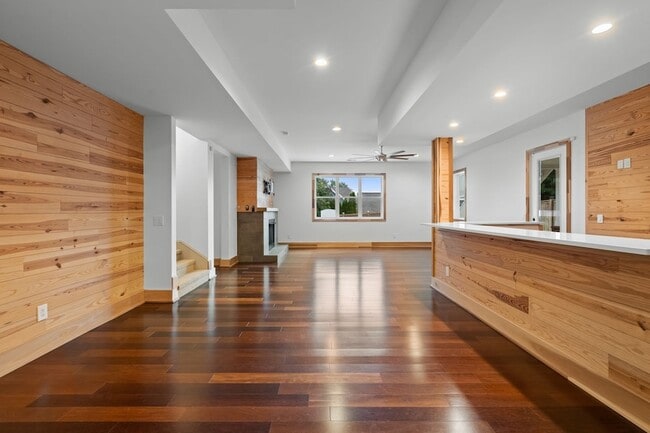 Building Photo - 444 Wild Elm St