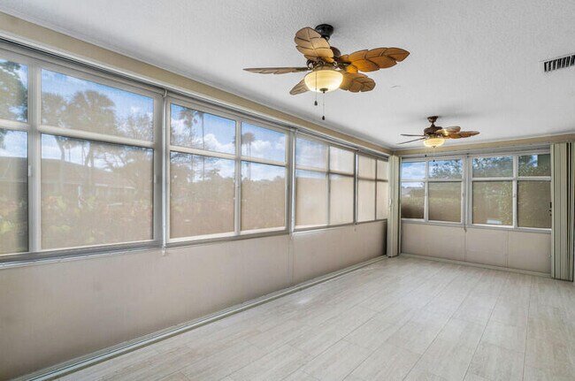 Building Photo - 188 Moccasin Trail N