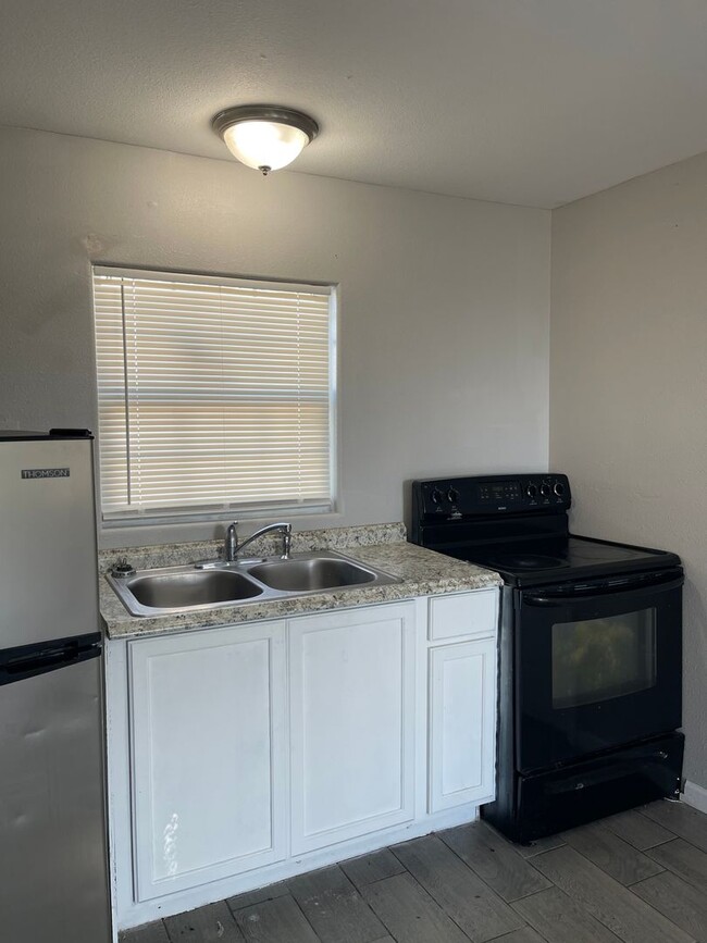 Building Photo - All bills included! Sec 8 Approved