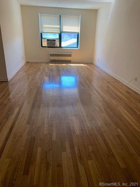 Building Photo - 112 Hoyt St