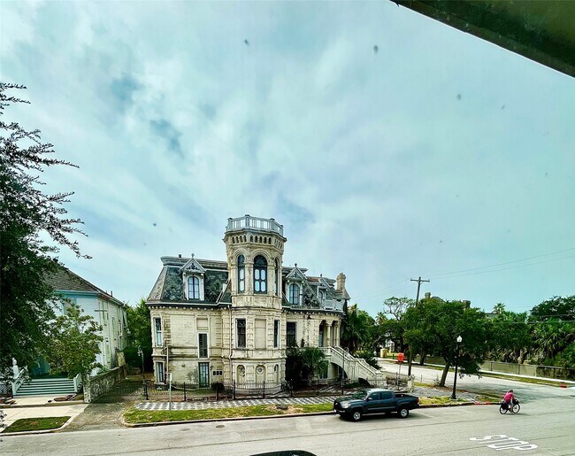 Building Photo - 1624 Sealy Ave