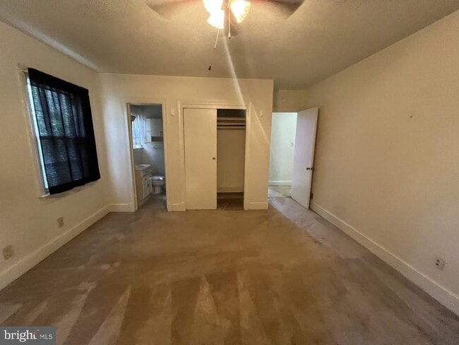 Building Photo - 4906 Hood Dr