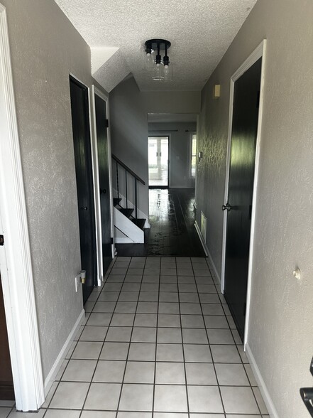 Entryway - 4B Kimberly Ct