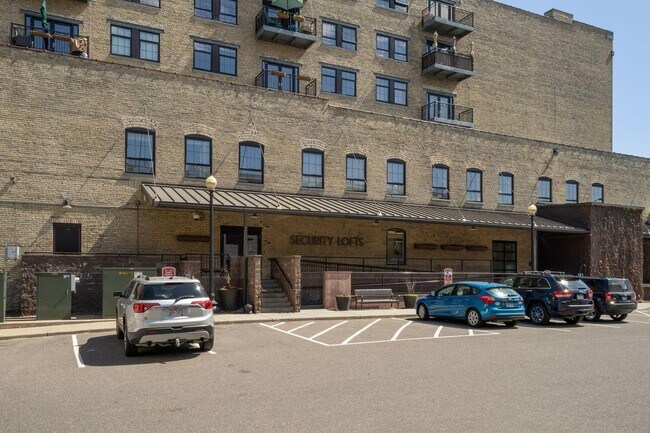 Building Photo - 404 Washington Avenue N 104
