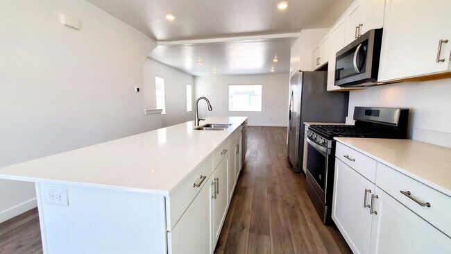 Building Photo - 1043 E Batten Ct