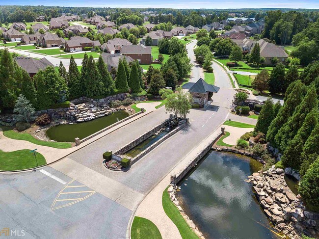 Building Photo - 2481 Lake Erma Dr