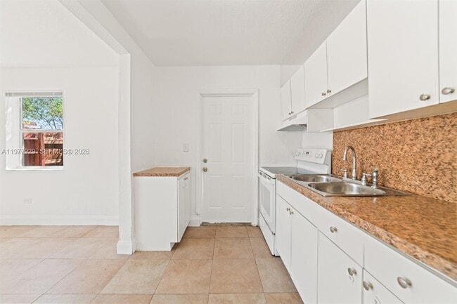 Building Photo - 16170 NE 18th Pl