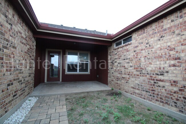 Building Photo - Beautiful 4-Bedroom, 2-Bath Home for Rent ...