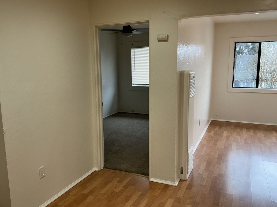 Building Photo - 212 S E St