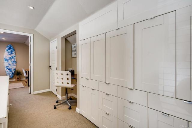 Building Photo - 536 Via De La Valle