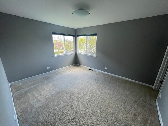 Building Photo - 621 Diamond Pointe Dr