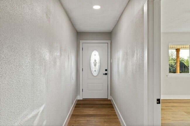 Building Photo - 503 Rogers Way