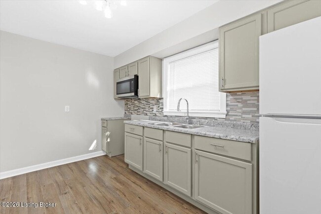 Building Photo - 1600 Algonquin Pkwy