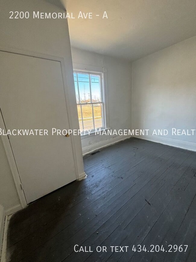 Building Photo - 2200 Memorial Ave