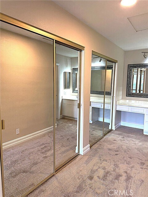Building Photo - 545 S Ranch View Cir