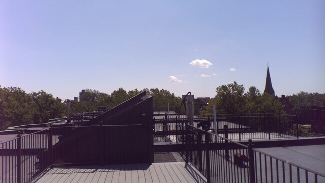 Building Photo - 11 Follen St