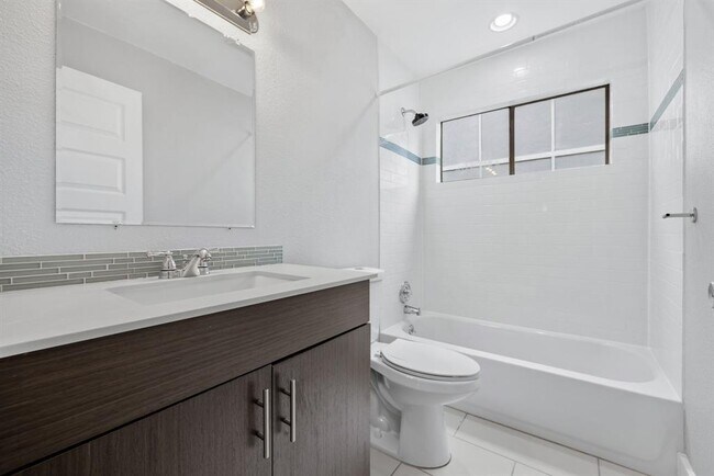 Building Photo - 3910 Hillside Dr