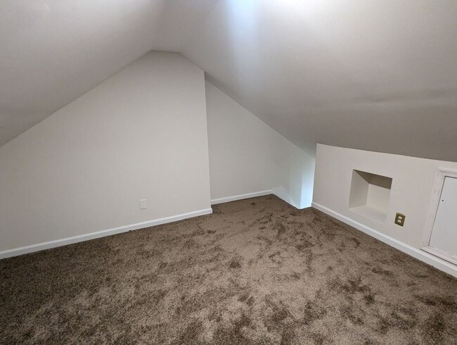 Building Photo - Charming two level row house in downtown Frederick available now!