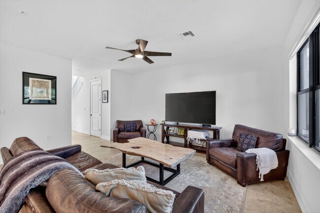 Building Photo - 4651 Pinehurst Trl E