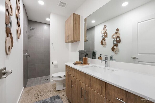 Building Photo - 30 Jenna Ln