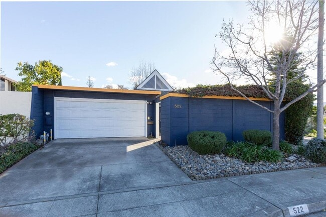 Building Photo - Bright and Airy Sunnyvale Home with Updated Bathrooms and Private Yard