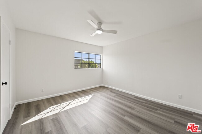 Building Photo - 6237 Warner Dr