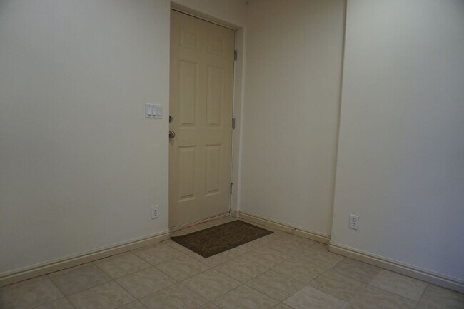 Building Photo - Beautiful Pleasant Grove 6 Bedroom With Mo...