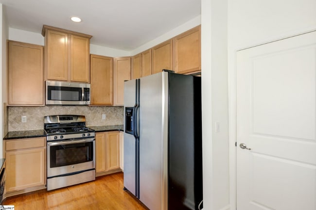 Building Photo - 30 Irvington Dr