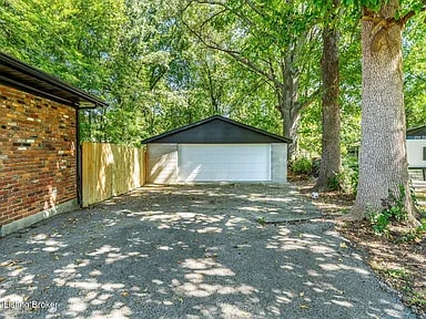 Building Photo - 1119 Ireland Dr