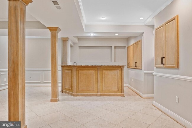 Building Photo - 5905 Lone Oak Dr
