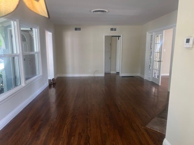 Building Photo - Charming 3 Bedroom 2 Bathroom Van Nuys Pool Home! Ready For Move-In!