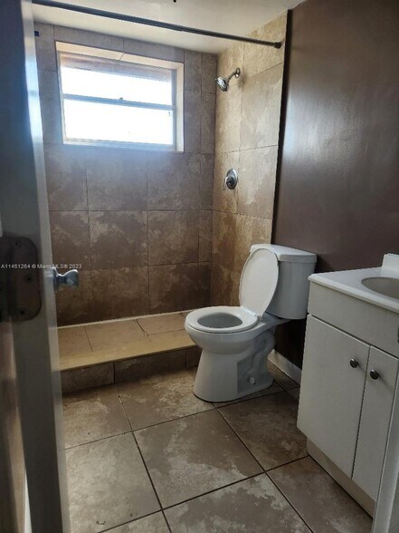 Building Photo - 7900 Tatum Waterway Dr