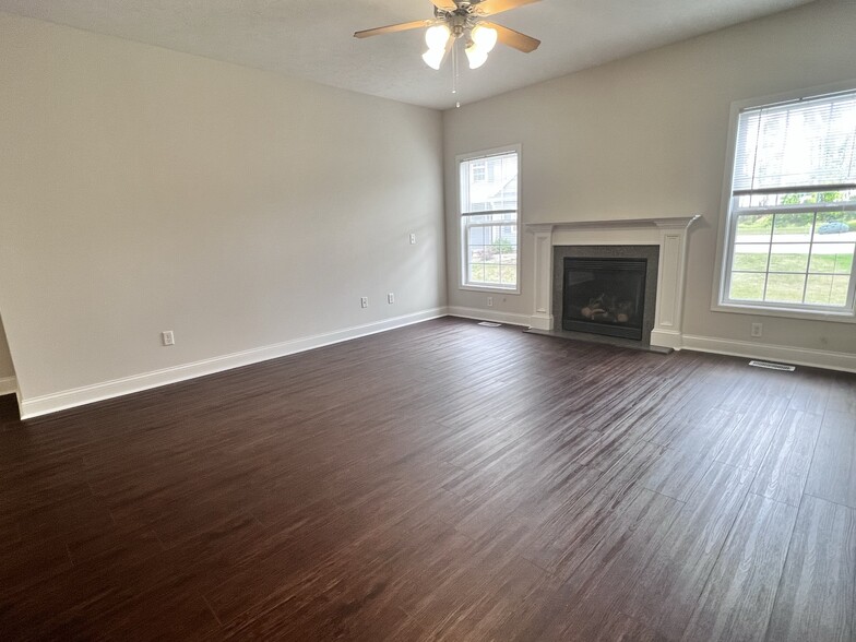 Building Photo - 3020 E Stillwater Lndg