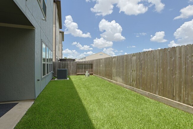 Building Photo - 4004 Centre Meadow Way