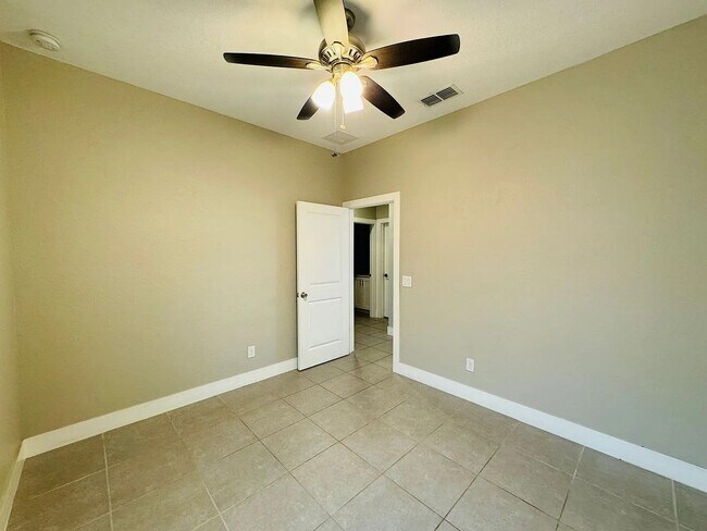 Building Photo - Beautiful New 3-Bedroom Home with Spacious Layout & 2-Car Garage in Poinciana Villages