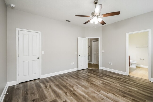 Building Photo - 3165 Bayou Ln
