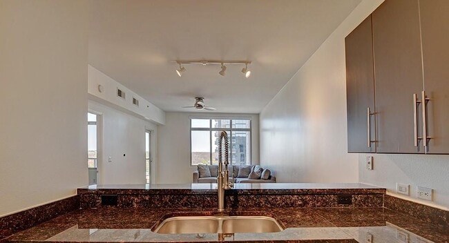 Building Photo - 54 Rainey St