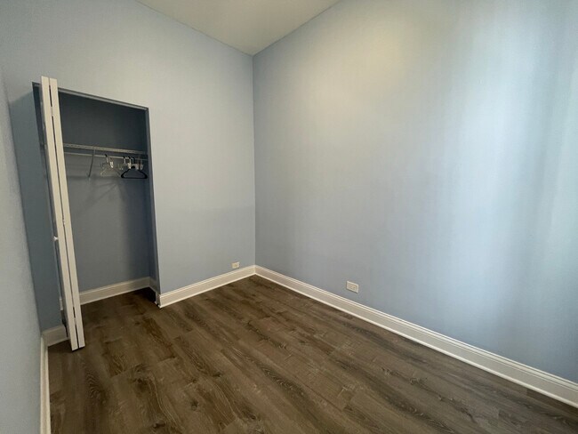 Building Photo - 1039 S Racine Ave