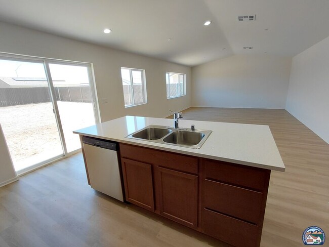 Building Photo - 475 Palomino Ct