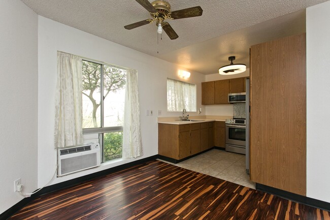 Building Photo - BEAUTIFUL 2 BD 1 BA 2 CAR TOWNHOME IN MILI...