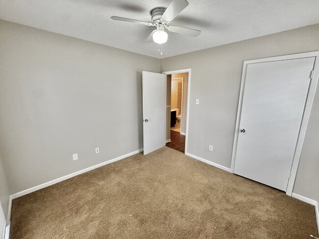 Building Photo - 6368 Leamont Dr