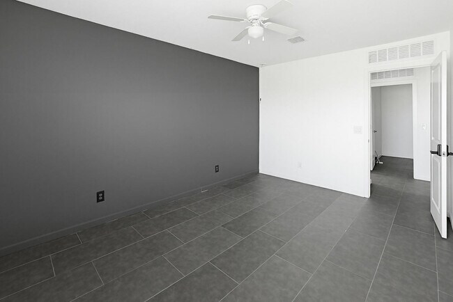 Building Photo - 6815 W Encinas Ln