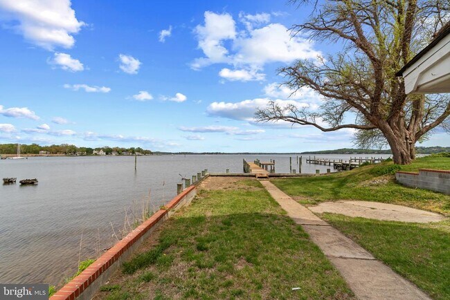 Building Photo - 1072 River Bay Rd