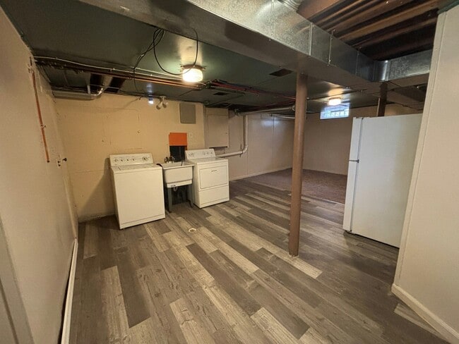 Building Photo - 21440 Lathrup St