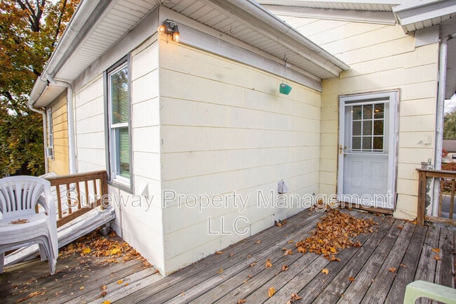 Building Photo - 150 Snyder Pl