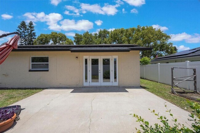 Building Photo - 725 Laurel Way