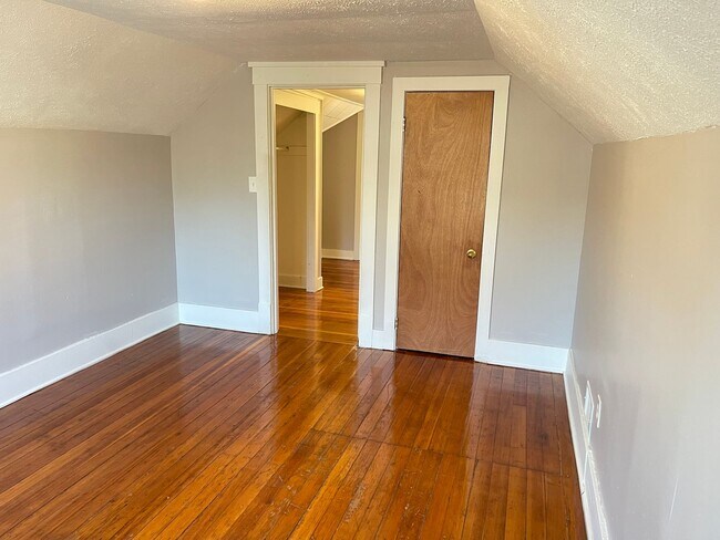 Building Photo - Florence/Minne Lusa 4 bed 2 bath house 160...