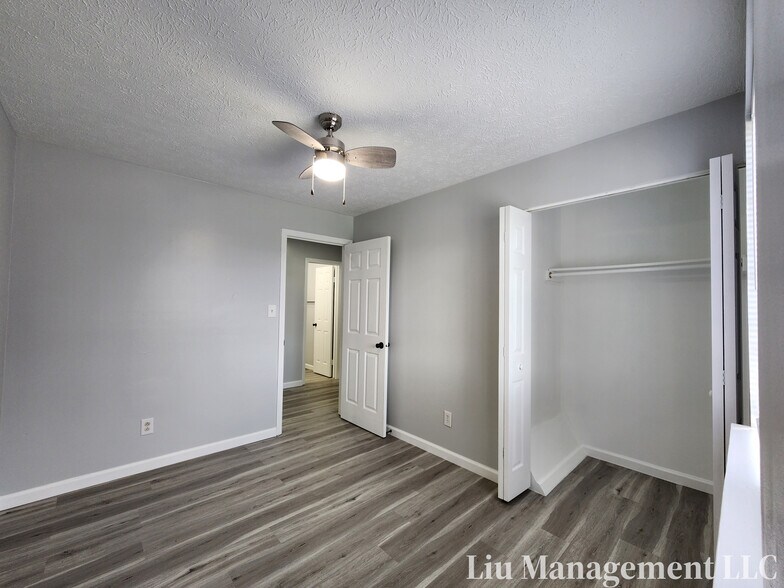 Building Photo - 3708 Dorval Pl